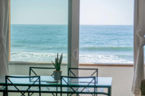 BEACHFRONT Breathtaking 1 Bedroom Apt